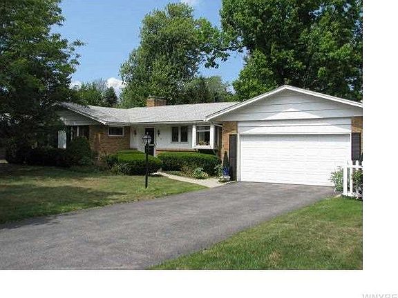 2nd image of 13 Stonecroft Ln