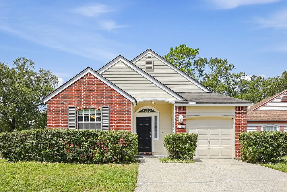 3 bed, 2.0 bath, 1382 sqft, $2,110 — Photo 1