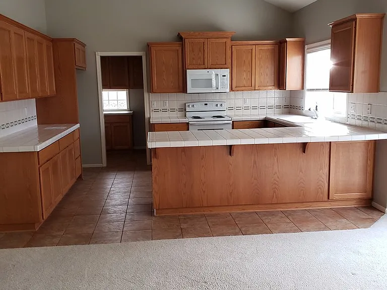 1570 Kingston Way — Photo 2