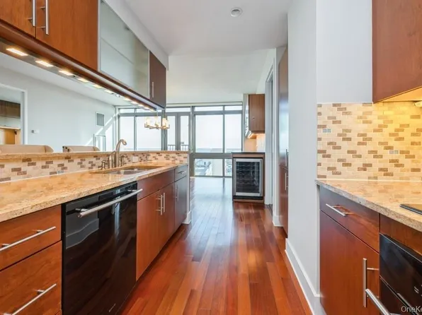 175 Huguenot Street #1604/1605, New Rochelle, NY 10801