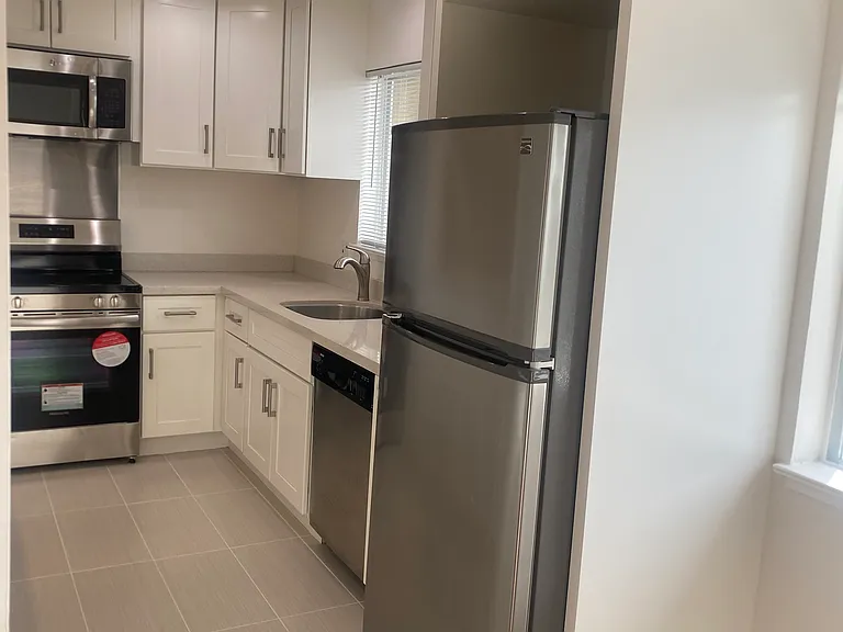 1144 Capuchino Ave #4 — Photo 3