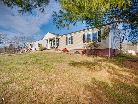 3rd image of 1520 Parton Dr