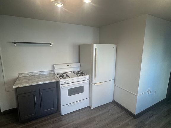 3rd image of 910 Penn St #2