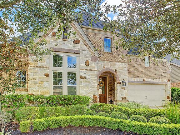 Located along the greenbelt and zoned to Randolph elementary, Adams Jr High & Jordan High!