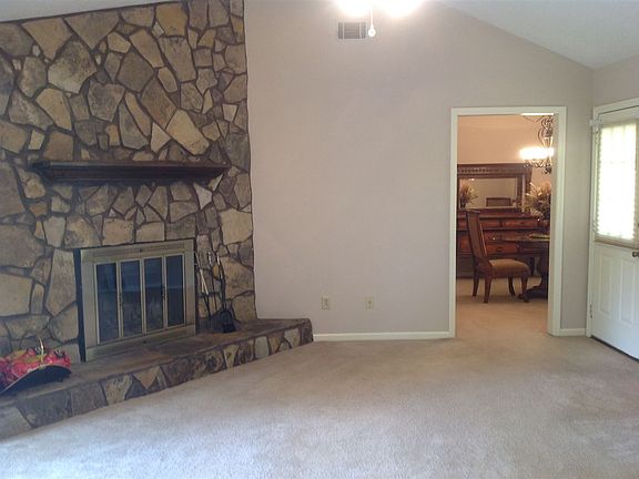 3rd image of 107 Crestwood Ct