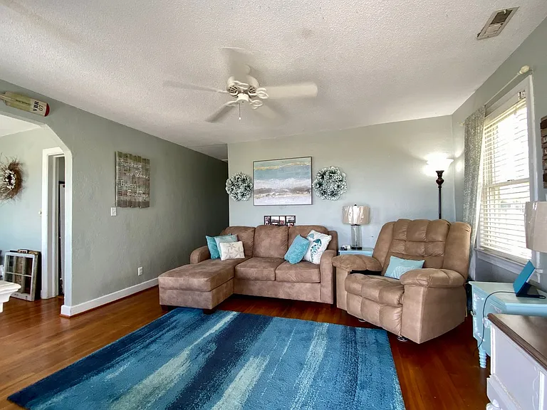 756 W Ocean View Ave — Photo 6
