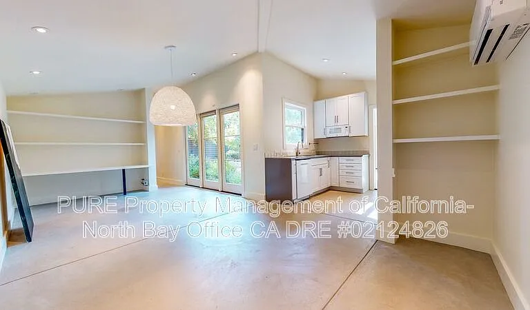 945 Brown St #B — Photo 7