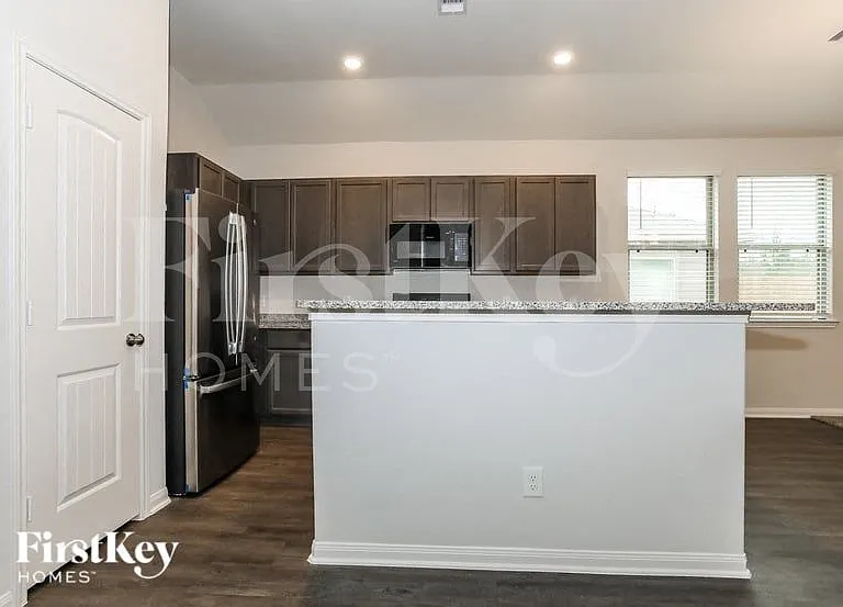 11012 Patriot Ct — Photo 5