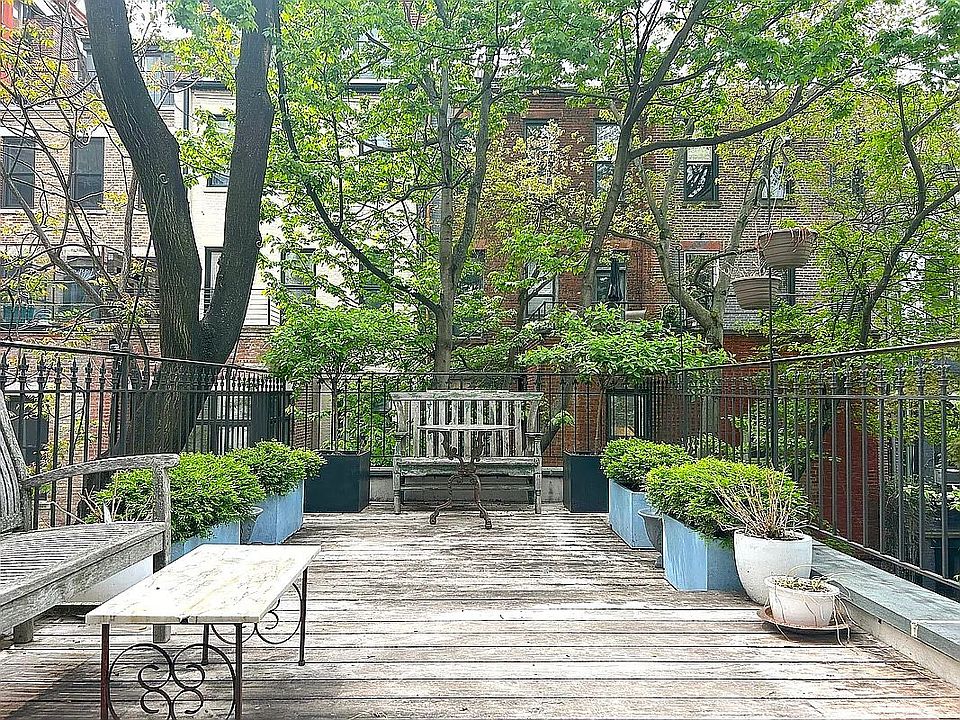 1st image of 28 W 89th St