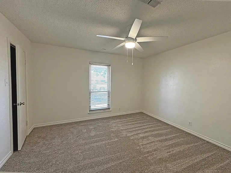 4027 Angelina Dr — Photo 25