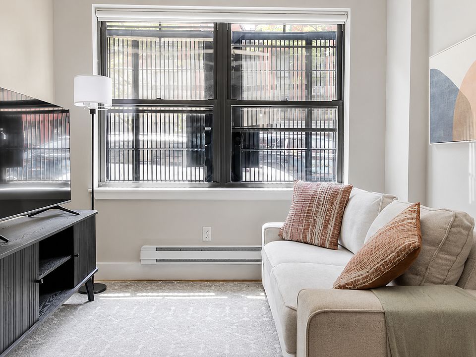 1st image of 515 W 47th St APT 1A