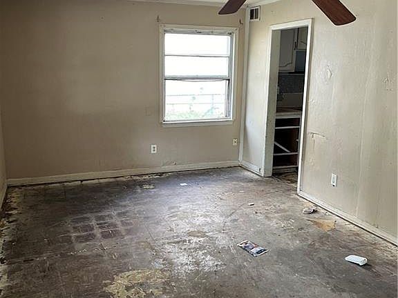 4th image of 5102 Forest Ave