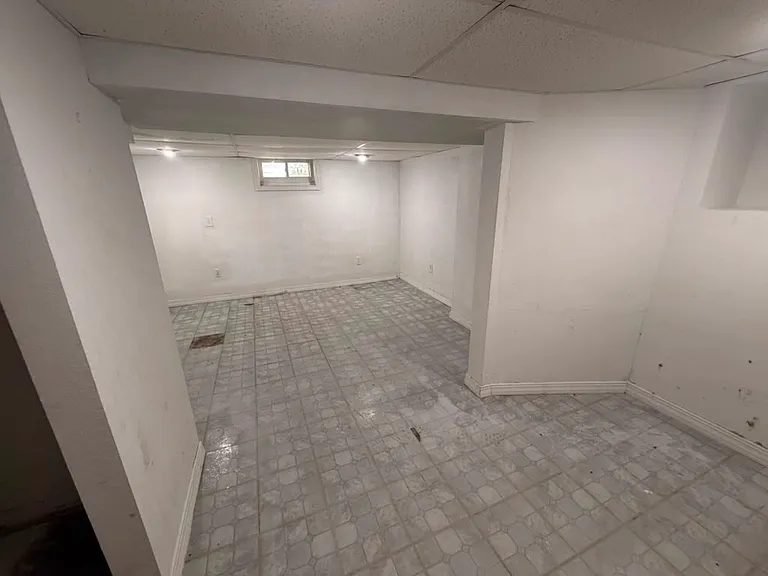 451 E Pearl St — Photo 32