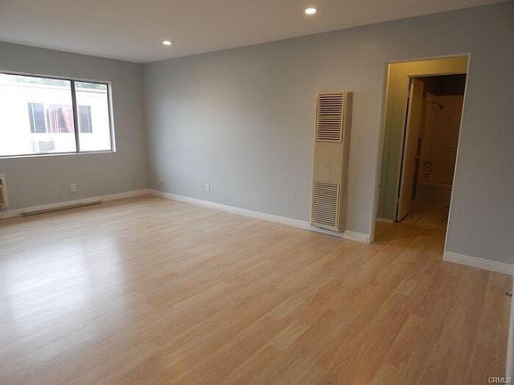 3rd image of 3010 Vineland Ave #103