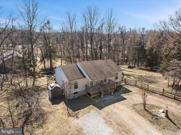 402 Crestview Dr, Harpers Ferry, WV 25425