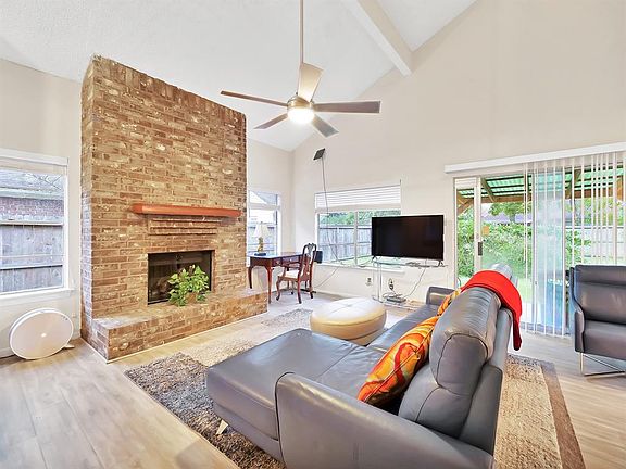 4th image of 2513 N Mission Cir