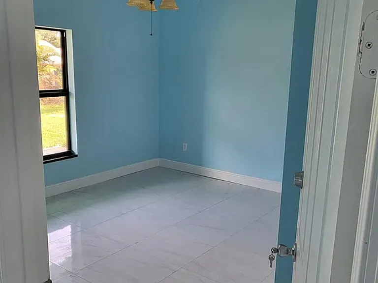 409 Broward Ave — Photo 6