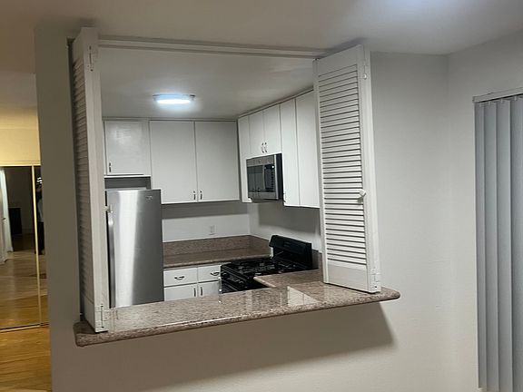 2nd image of 2550 S Barrington Ave #105