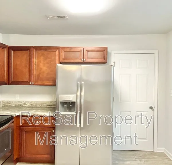 109 Peachtree Ln — Photo 8