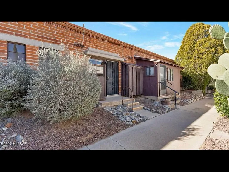 479 S Paseo Madera #C — Photo 3