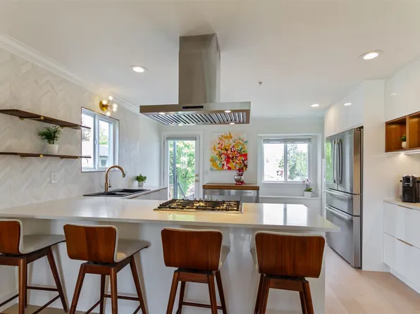 6450 Saint George St, Vancouver, BC V5W 2Y6