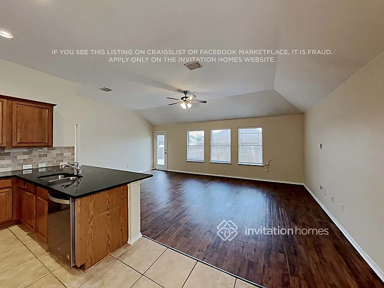 1120 Melrose Dr — Photo 6