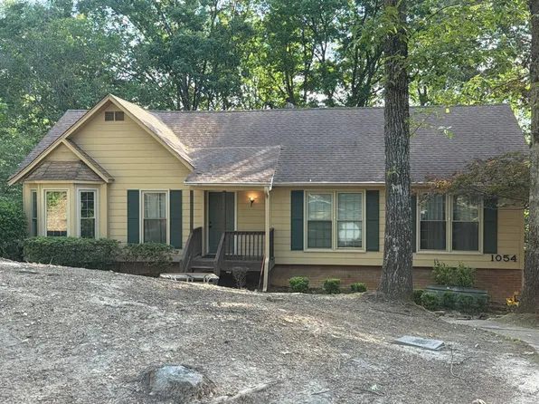 1054 Chateau Dr, Helena, AL 35080