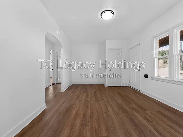 300 Ash Ave — Photo 8
