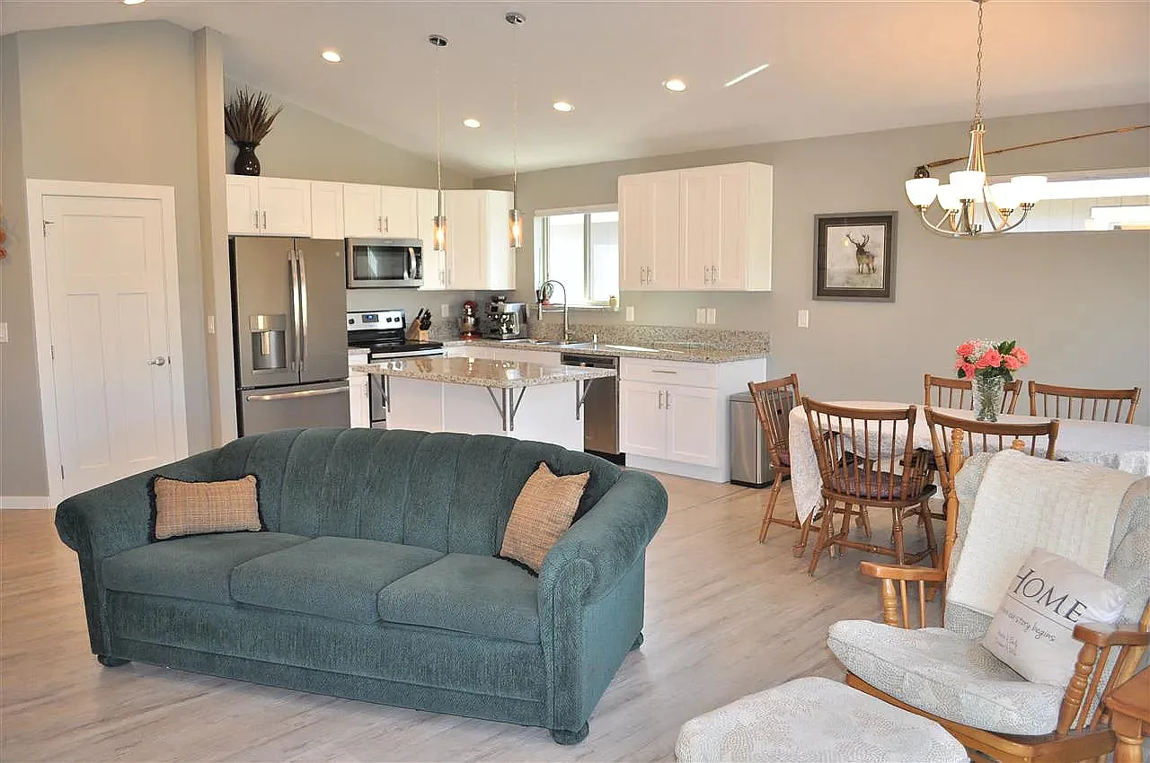 3 bed, 1410 sqft, $2,300 — Photo 4