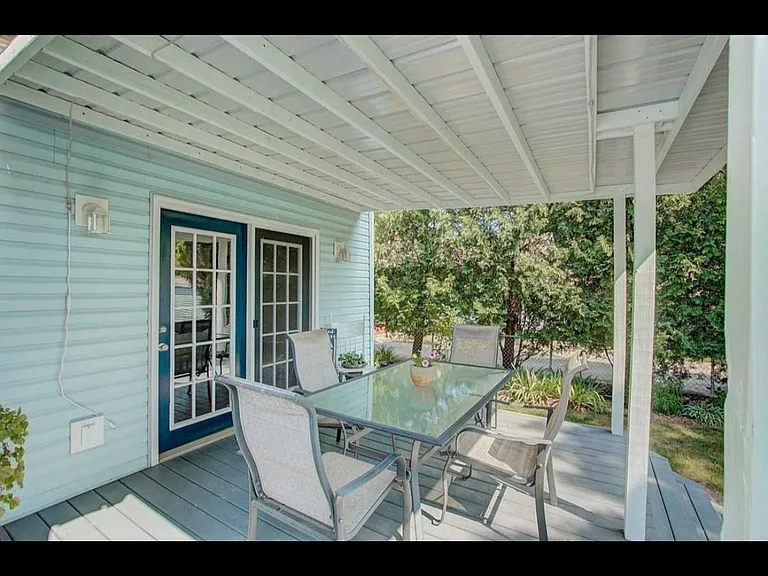 2315 Clark St — Photo 5