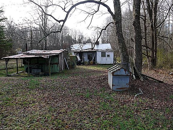 5th image of 703 Stoney Hill Cir