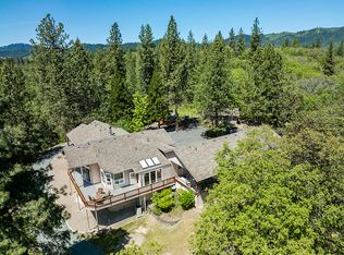 220 Lee Joy Dr, Grants Pass, OR 97526