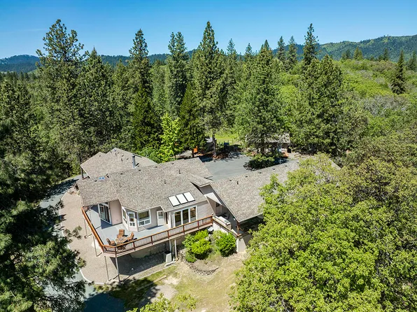 220 Lee Joy Dr, Grants Pass, OR 97526