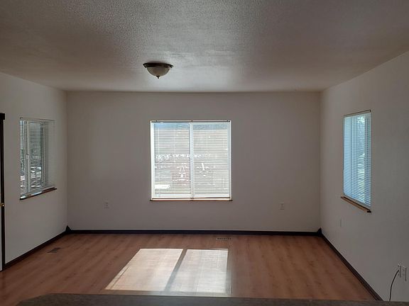 2nd image of 512 E Pioneer Ave