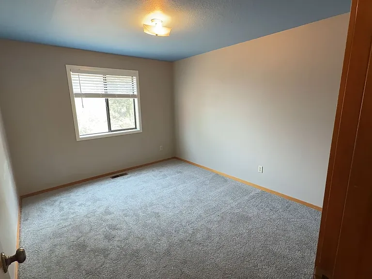 2741 NE Laramie Way — Photo 12
