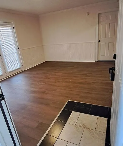 West Towne Apartments — Photo 7