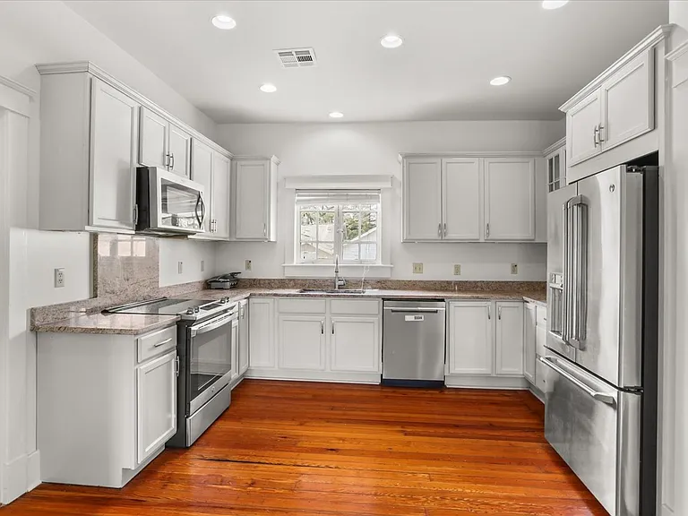5829 Clara St #5829 — Photo 4