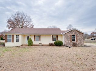 18 Crescent Blvd, Carthage, TN 37030