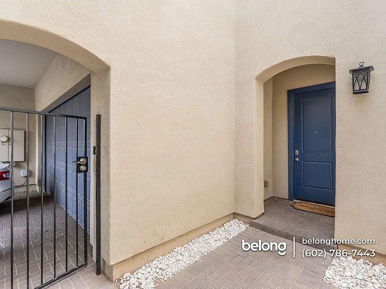 221 E Balsam Dr — Photo 3