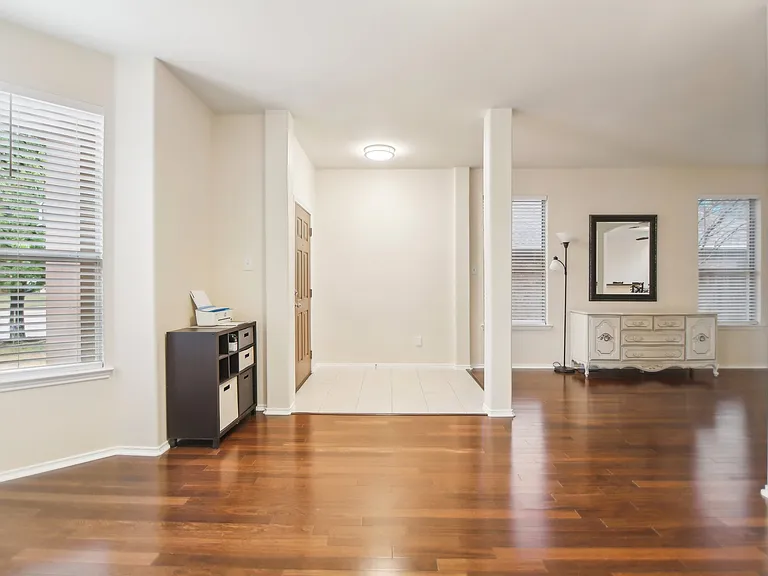 208 Wenrick Dr — Photo 8