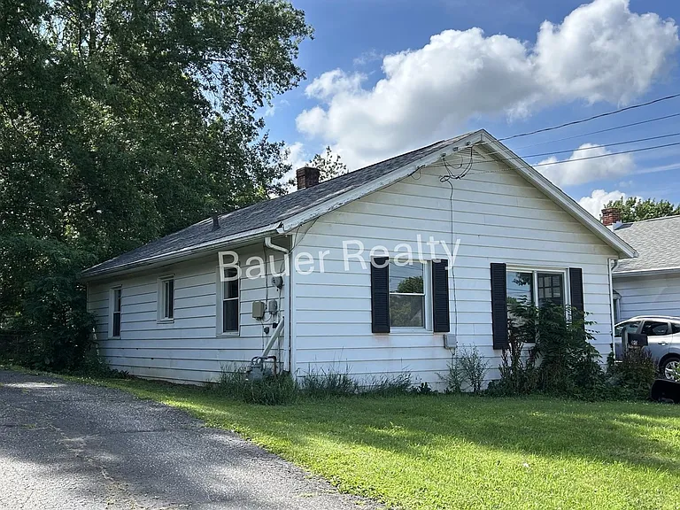 186-190 Sharon Ave — Photo 3