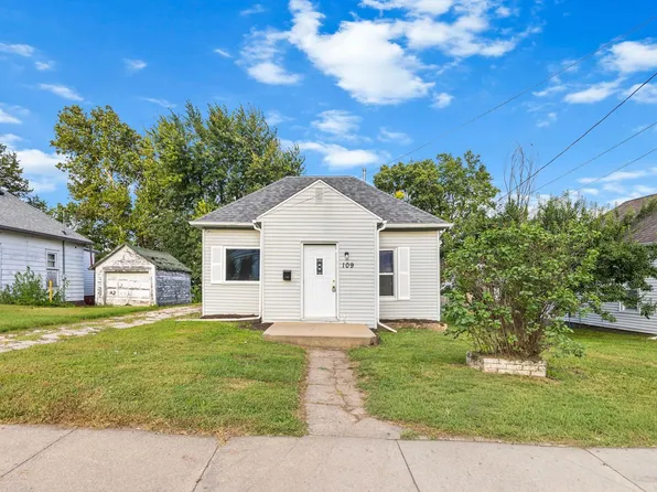 109 S Attica Rd, Knoxville, IA 50138