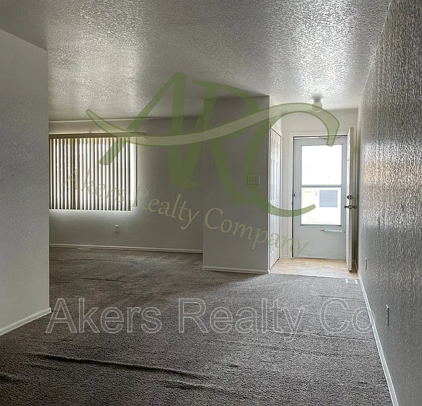 2726 Poplar St #B — Photo 2