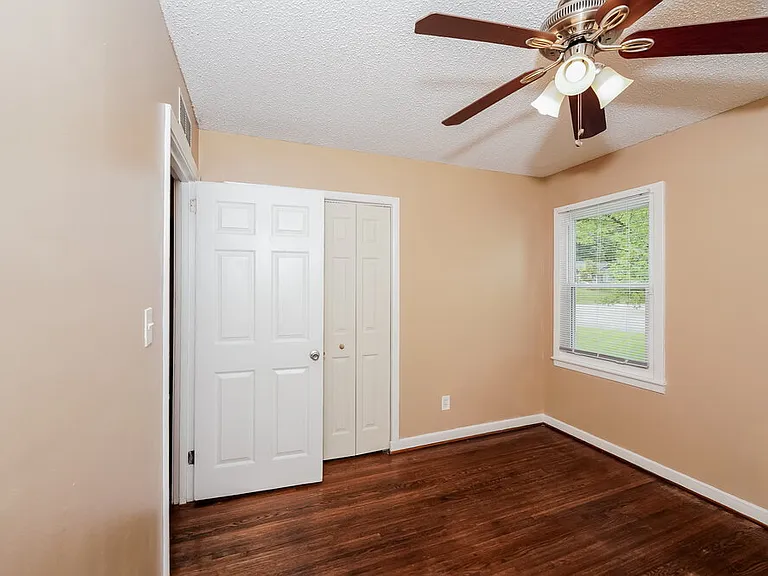 1011 Menlo Ln — Photo 12