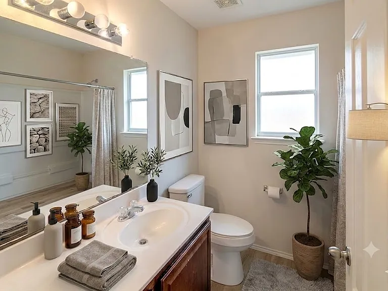 Upstairs full bathroom
