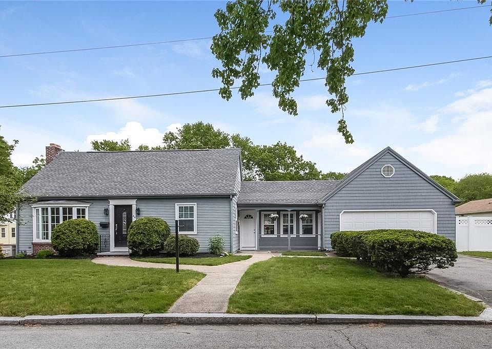 1st image of 44 Priscilla Ave E