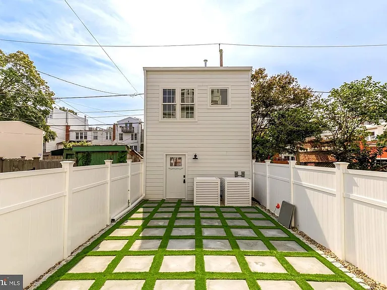 3542 T St NW #2 — Photo 17