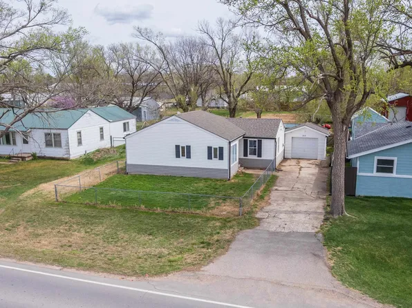 212 S Phelps Ave, Bentley, KS 67016