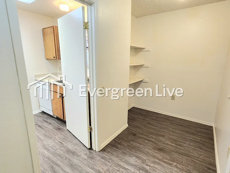 2252 Taos Ct — Photo 9
