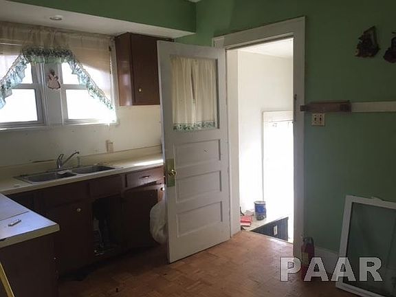 4th image of 205 N Bergan Ave